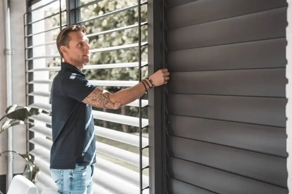 Louvretec-The-Netherlands-1200-comp