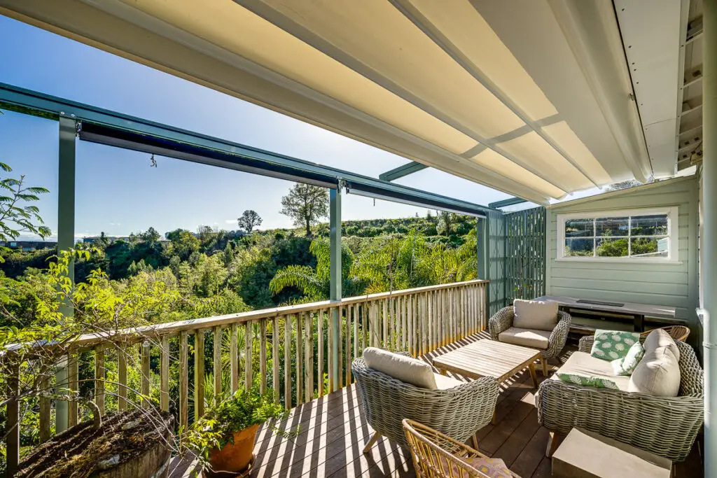 Douglas-Hawkes-Bay-Retractable-Roofs-Outdoor